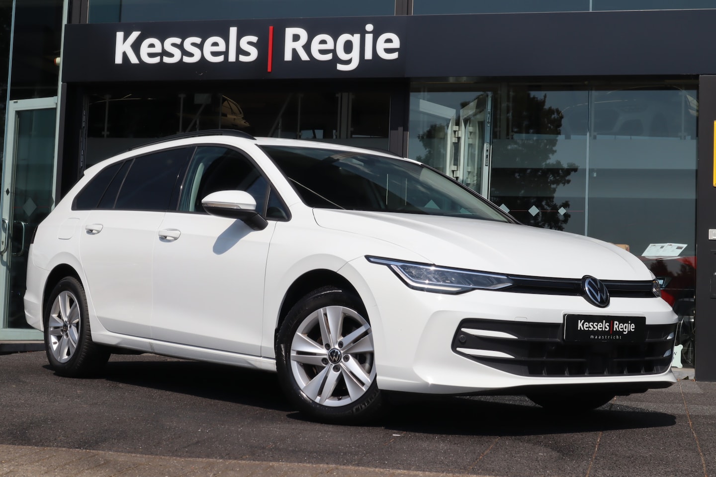 Volkswagen Golf Variant - 1.5 eTSI Life Virtual | ACC | Carplay | Led | 16" - AutoWereld.nl
