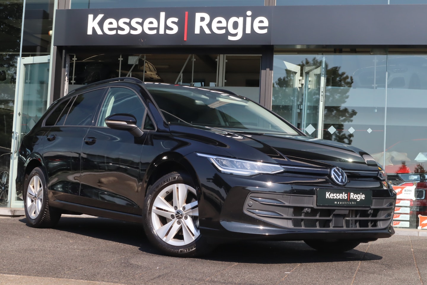 Volkswagen Golf Variant - 1.5 eTSI Life Virtual | Led | ACC | Carplay | 16" - AutoWereld.nl