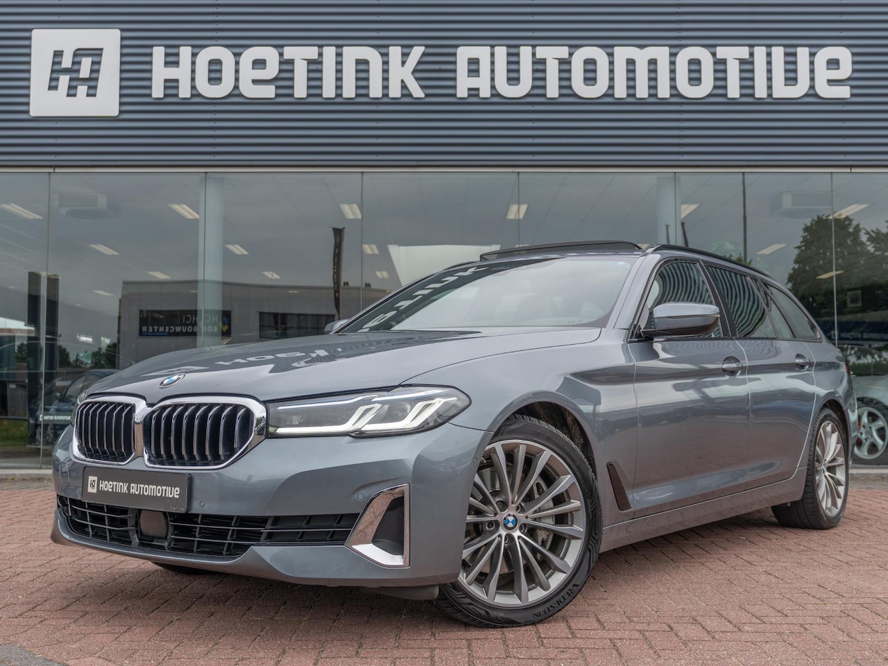 BMW 5-serie Touring - 530d Business Edition Plus | B&W | Elc trekhaak | Dealer onderhouden - AutoWereld.nl