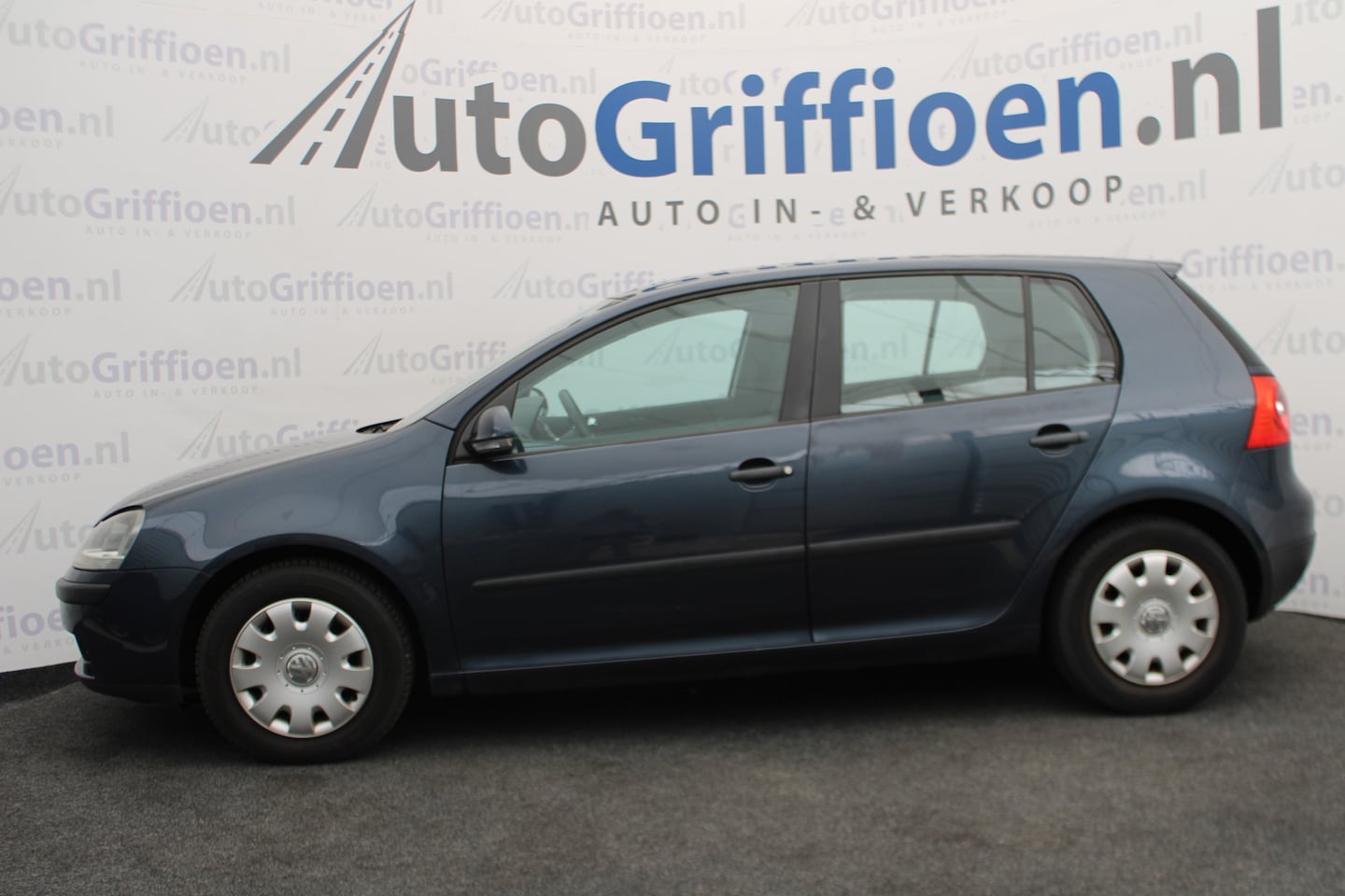 Volkswagen Golf - 1.6 FSI Trendline nette 5-deurs met airco - AutoWereld.nl