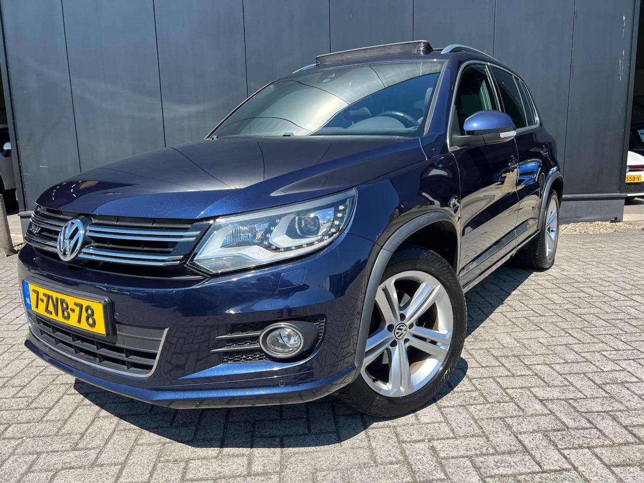 Volkswagen Tiguan - 1.4 TSI R-Line Aut/Panodak/Navi/OrgNL - AutoWereld.nl