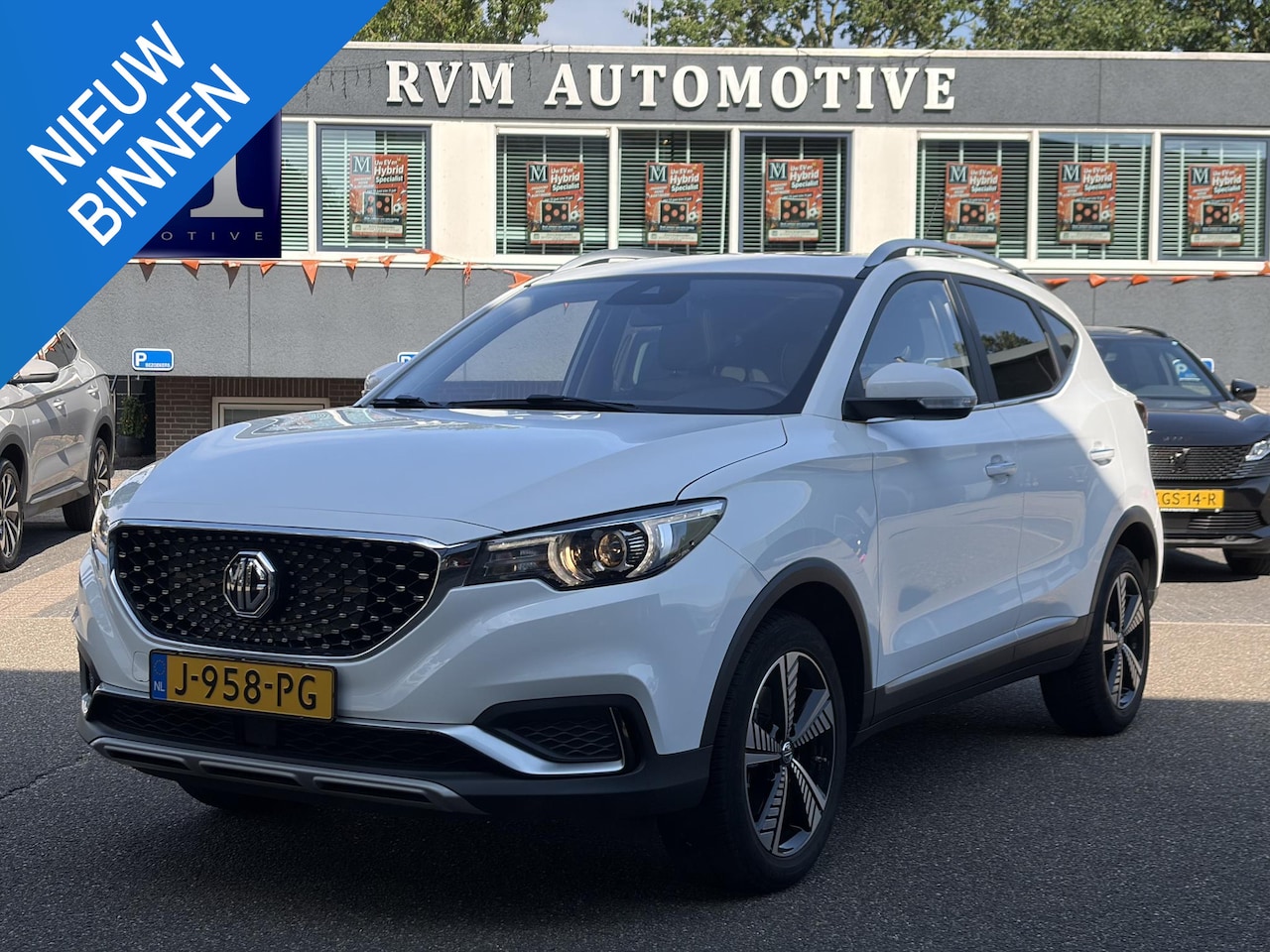 MG ZS - Luxury 45 kWh AUTOMAAT | PANORAMA DAK | SOH 95%| LEDER | CAMARA | NET ONDERHOUD GEHAD BIJ - AutoWereld.nl