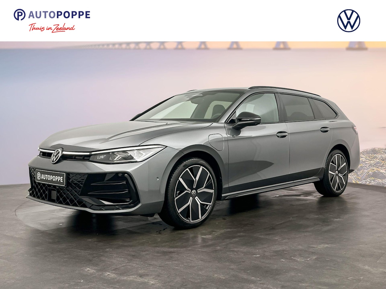 Volkswagen Passat Variant - R-Line Edition Plug in Hybride 204 pk Black Style Plus Pakket - AutoWereld.nl