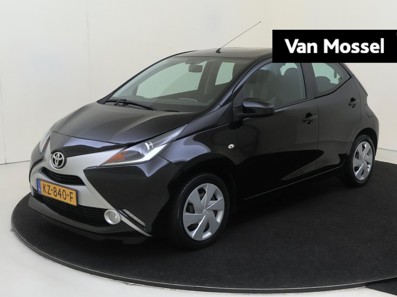 Toyota Aygo - 1.0 VVT-i x-play | Airco | Carplay | Camera | 5-Deurs | - AutoWereld.nl