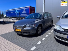 Volvo V50 - 2.4i Momentum | Automaat | Onderhoudhistorie | Airco | Cruise control | Half leder | 2 sle