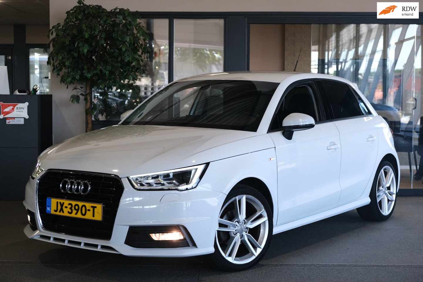 Audi A1 Sportback - 1.0 TFSI Adrenalin 95PK Airco Navi - AutoWereld.nl