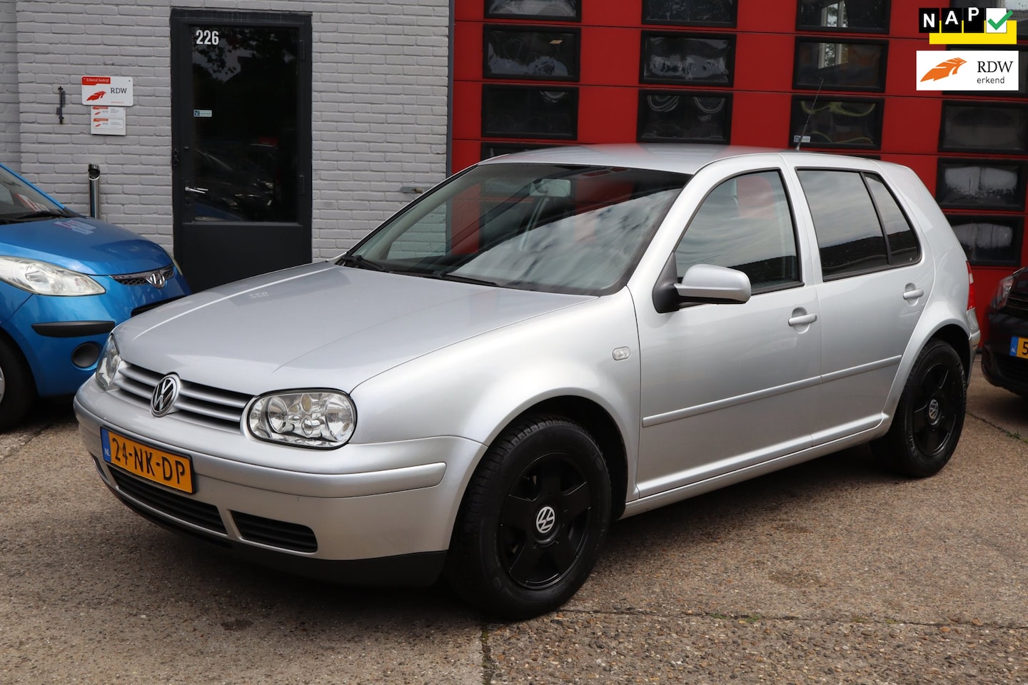 Volkswagen Golf - 1.6-16V Ocean 1.6-16V Ocean , 5 DEURS , AIRCO ,NWE APK - AutoWereld.nl