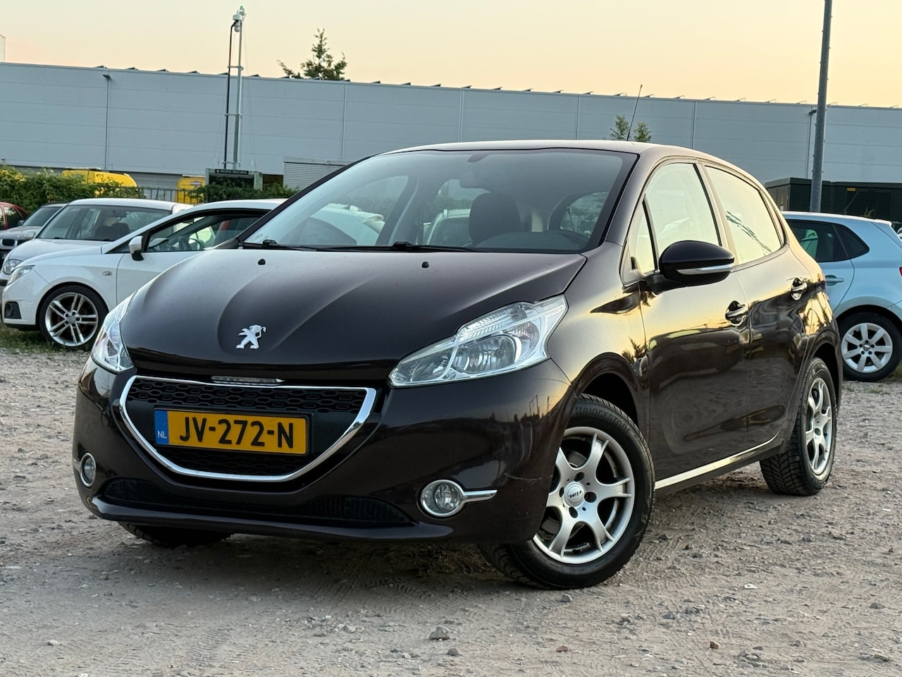 Peugeot 208 - 1.0 VTi Access/ZEER ZUINIG/ KASTANJE BRUIN. - AutoWereld.nl