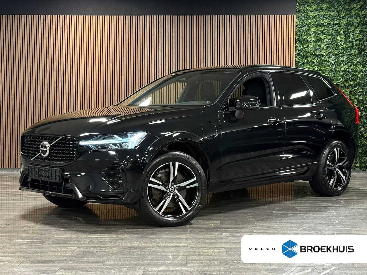Volvo XC60 - T6 AWD Recharge Plus Dark Long Range | Trekhaak | Harman Kardon | Adaptieve Cruise Control - AutoWereld.nl