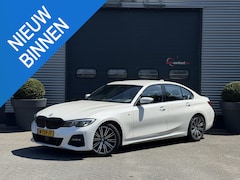 BMW 3-serie - 330i High Executive M-Sport | Navigatie | Climate Control | Stoelverwarming | Parkeersenso