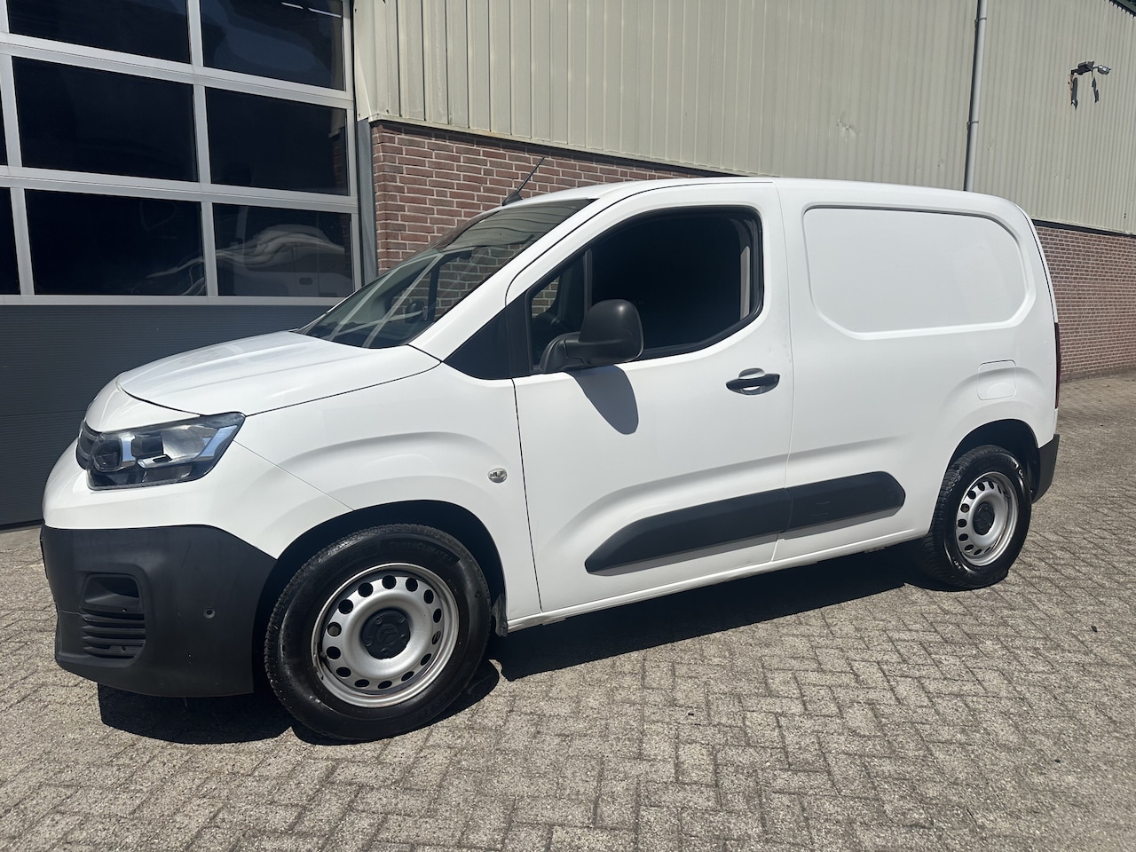 Citroën Berlingo - 1.2 PureTech 130pk Benzine Aut. Arco,Cruise,Navi,Pdc - AutoWereld.nl