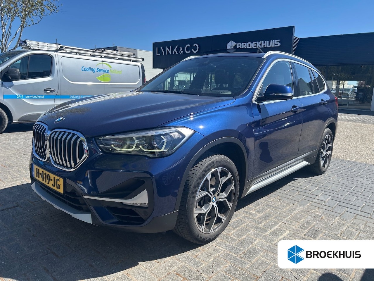 BMW X1 - sDrive20i VDL Nedcar Edition | Glazen panorama-daK | Trekhaak | Navigatie | App connect | - AutoWereld.nl