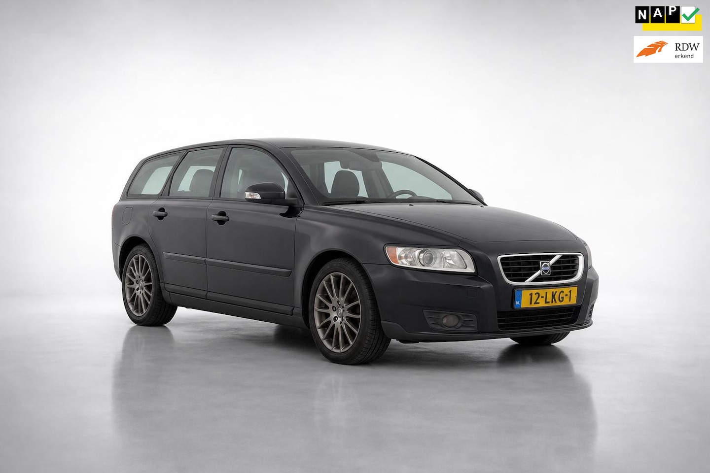 Volvo V50 - 1.6D S/S Sport|airco|NAP|trekhaak|cruise|nieuwe apk - AutoWereld.nl