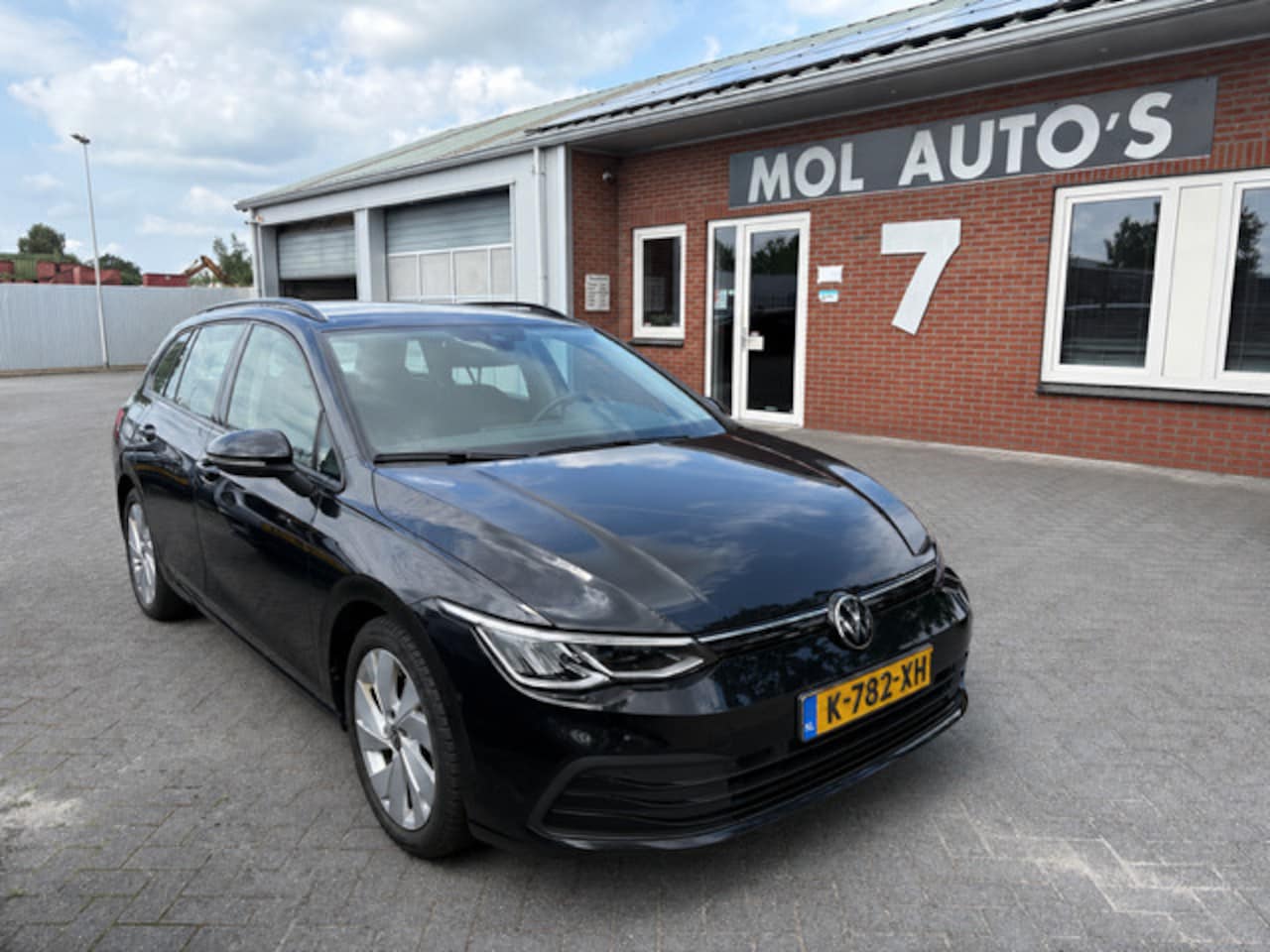 Volkswagen Golf Variant - VIII 1.0 TSI Life , Navi , APK 04-27 - AutoWereld.nl