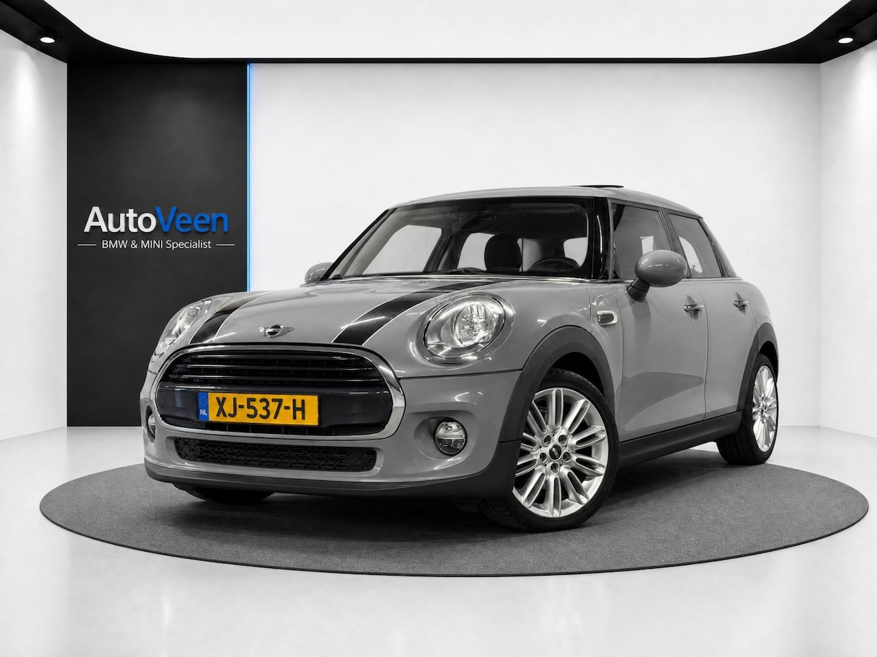 MINI 5-Deurs - 1.5 Cooper Chili (PANO, NAVI, PARKEERSENSOREN, AUTOMAAT) - AutoWereld.nl