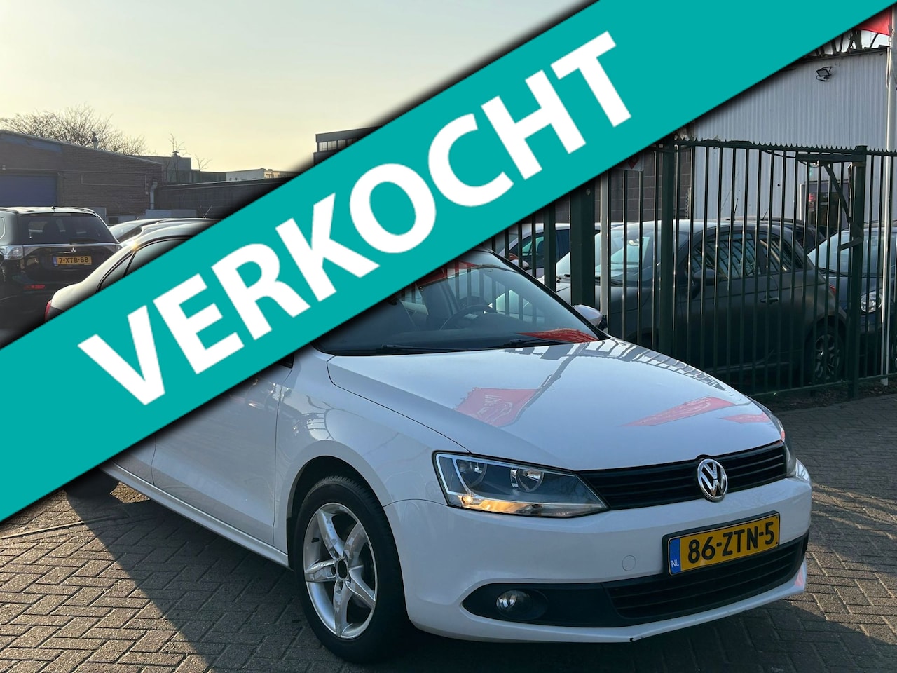 Volkswagen Jetta - 1.2 TSI Trendline Zeer netjes 2e eigenaar dealer onderhouden airco cruis control cv op afs - AutoWereld.nl