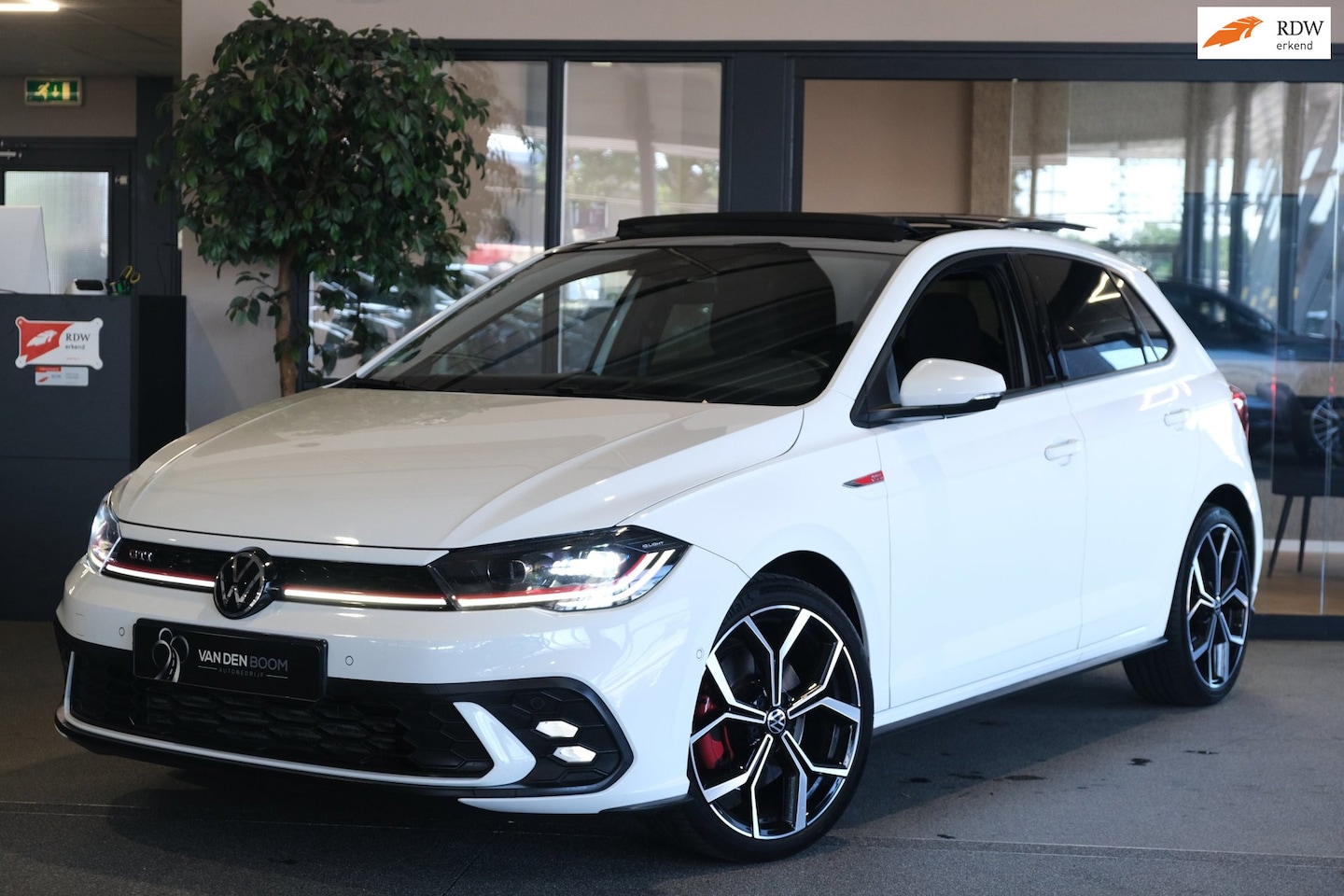 Volkswagen Polo - 2.0 TSI GTI 207PK DSG Facelift IQ Led Pano Cam Navi Keyless ACC - AutoWereld.nl