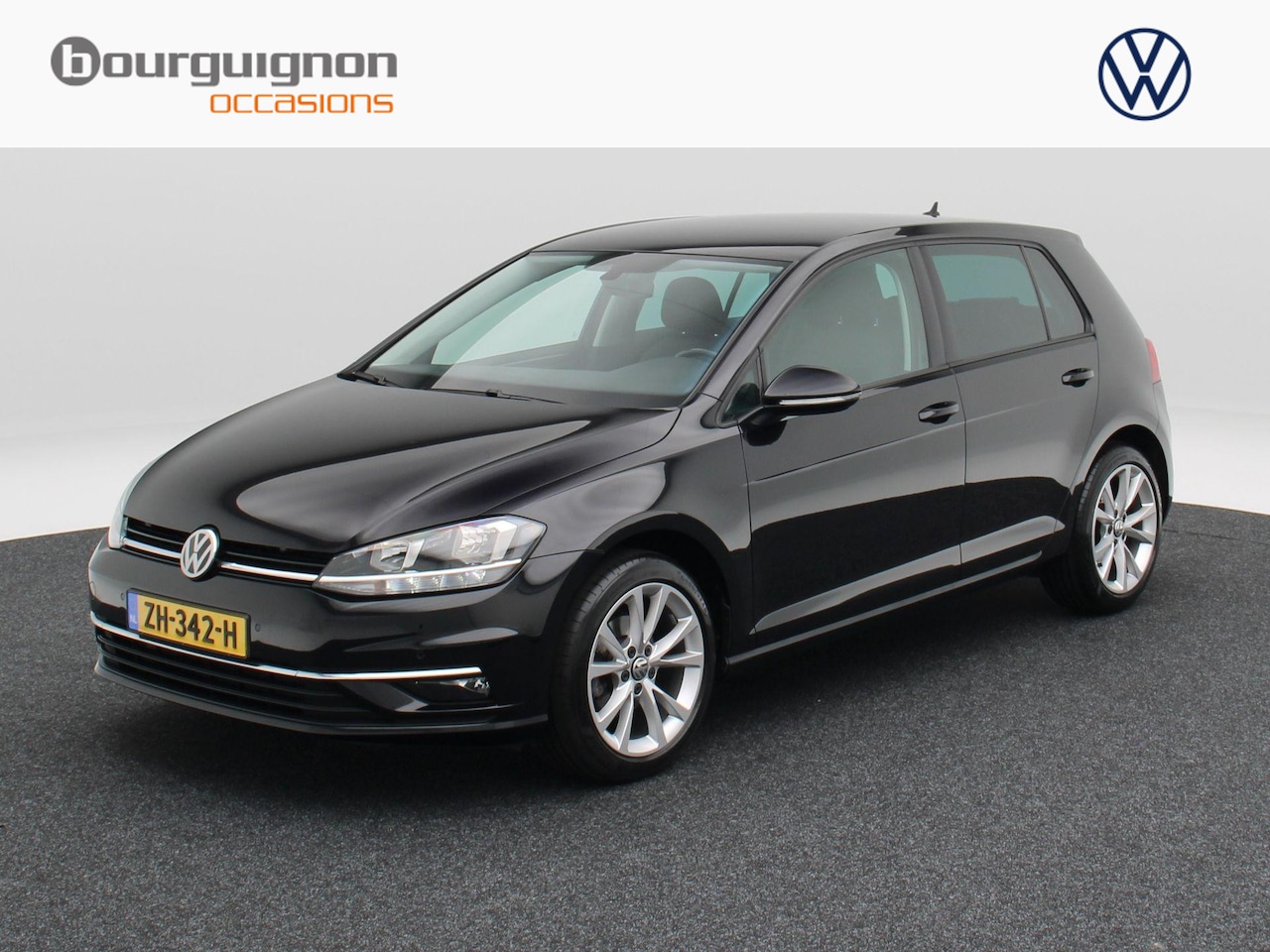 Volkswagen Golf - 1.0 TSi Highline 115 Pk | Trekhaak | Adaptive Cruise | Climatronic | Navigatie | Alcantara - AutoWereld.nl