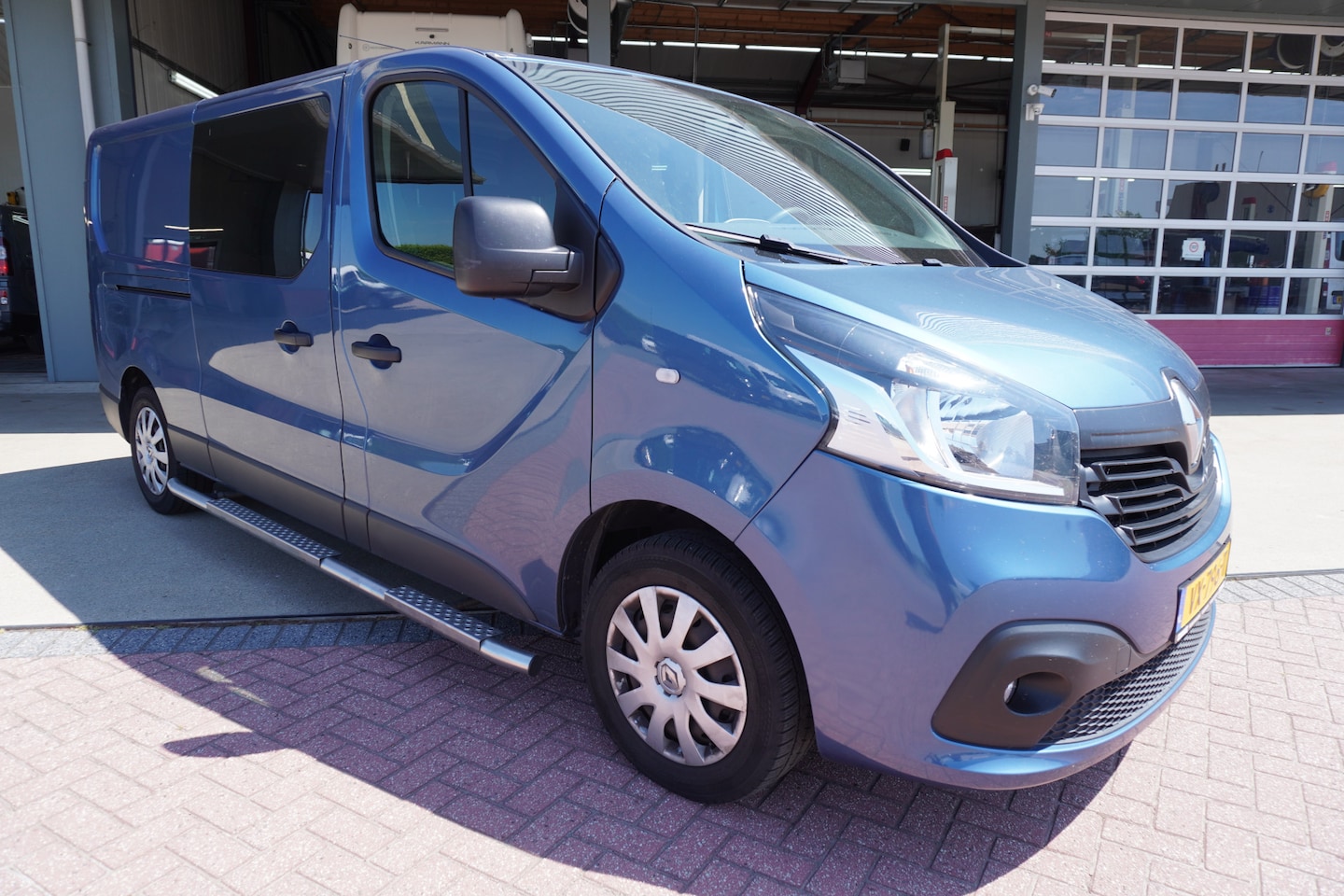 Renault Trafic - dCi 116PK T29 L2H1 Dubbelcabine Comfort nr. V178 | Airco | Cruise | Navi | Trekhaak - AutoWereld.nl