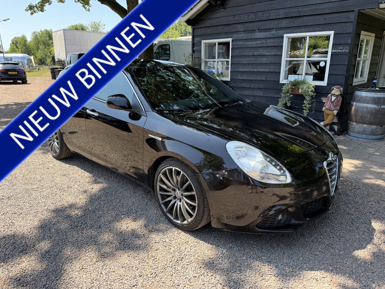 Alfa Romeo Giulietta - 1.4 T Distinctive PANO|NAV|PDC - AutoWereld.nl