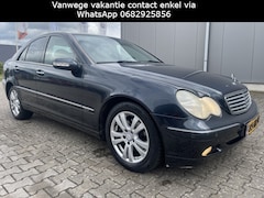 Mercedes-Benz C-klasse - 180 K. AUTOMAAT AIRCO NAVI APK: Nieuw bij aflevering