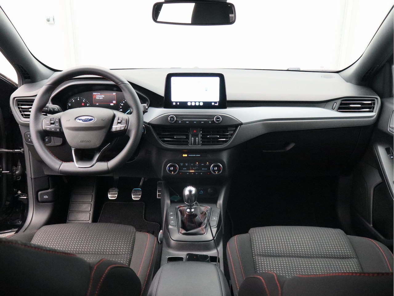 Ford Focus Wagon - 1.0 EcoBoost Hybrid ST Line Style/ lage km/ zeer mooi! - AutoWereld.nl