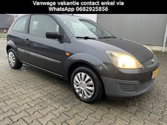 Ford Fiesta - 1.3 8V AIRCO APK: Nieuw bij aflevering