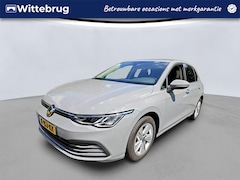 Volkswagen Golf - 1.0 TSI 110pk Life / App Connect / Parkeersensoren / LM 16'' / LED