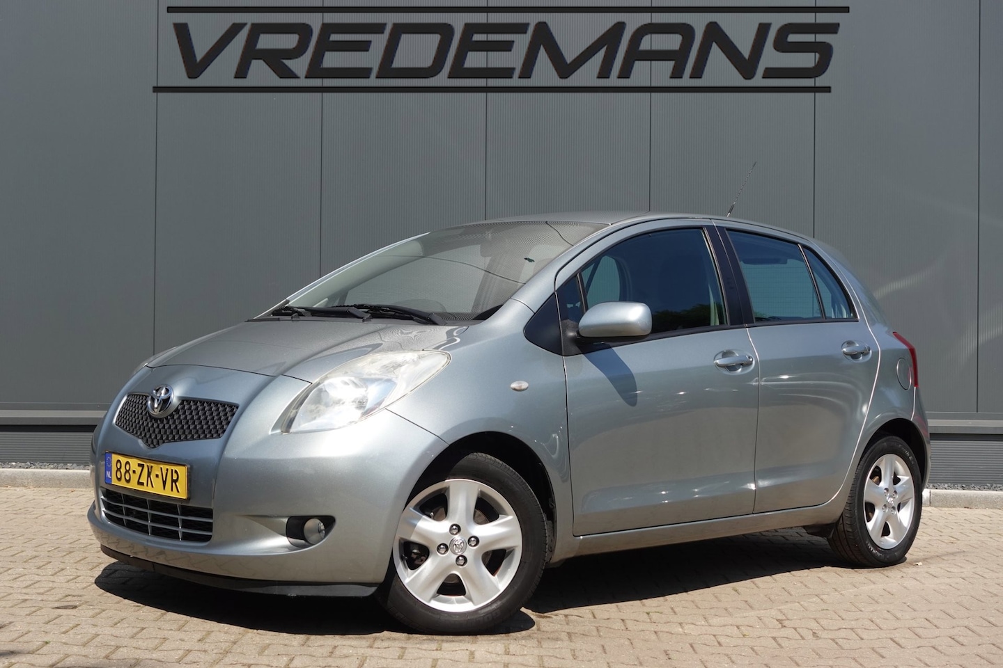 Toyota Yaris - 1.3 VVTi Luna MMT AUTOMAAT - AutoWereld.nl