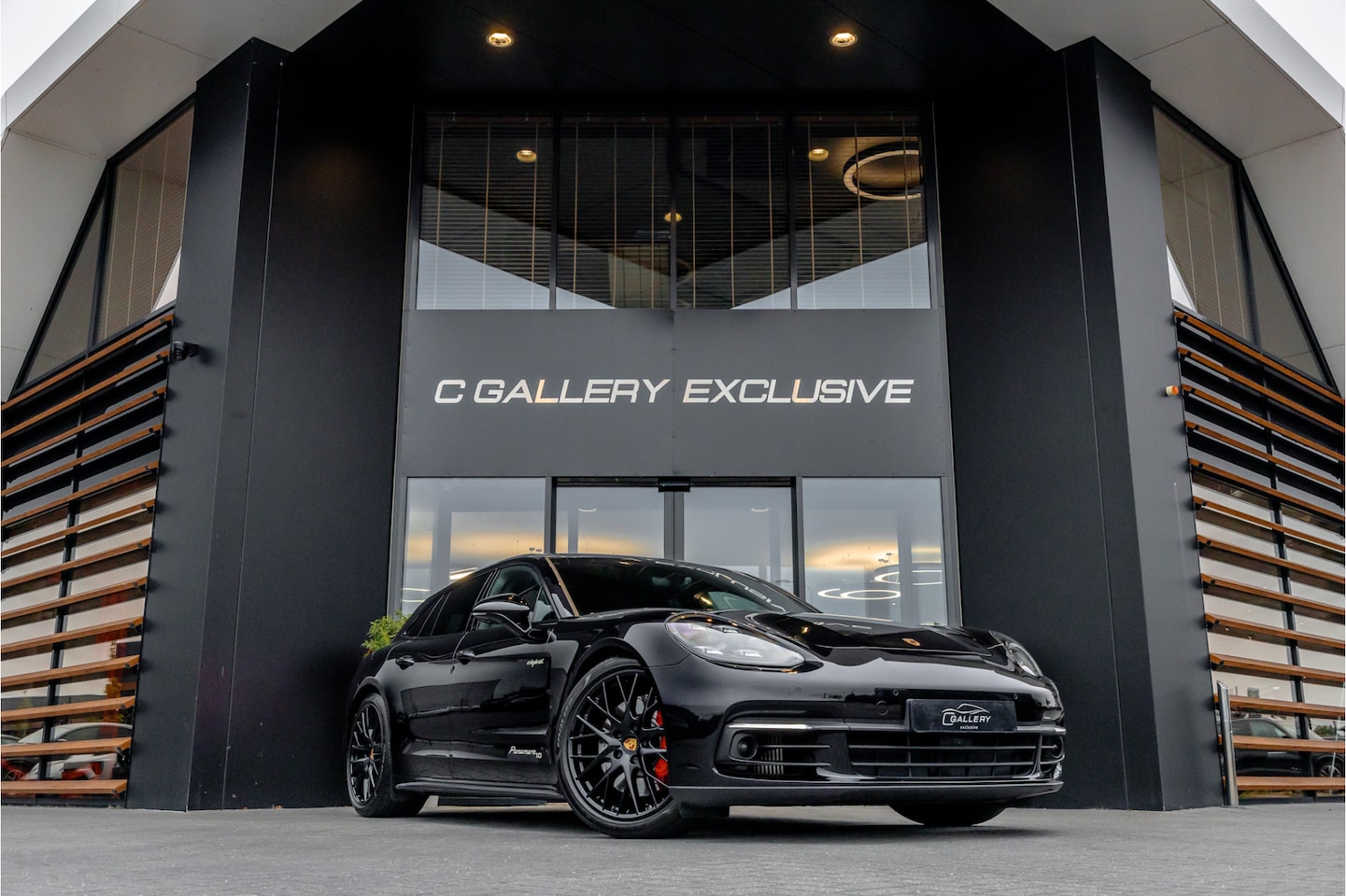Porsche Panamera Sport Turismo - 2.9 4 E-Hybrid - 10 Years Edition | Sport Chrono + | Bose | Memory | 360 Camera - AutoWereld.nl