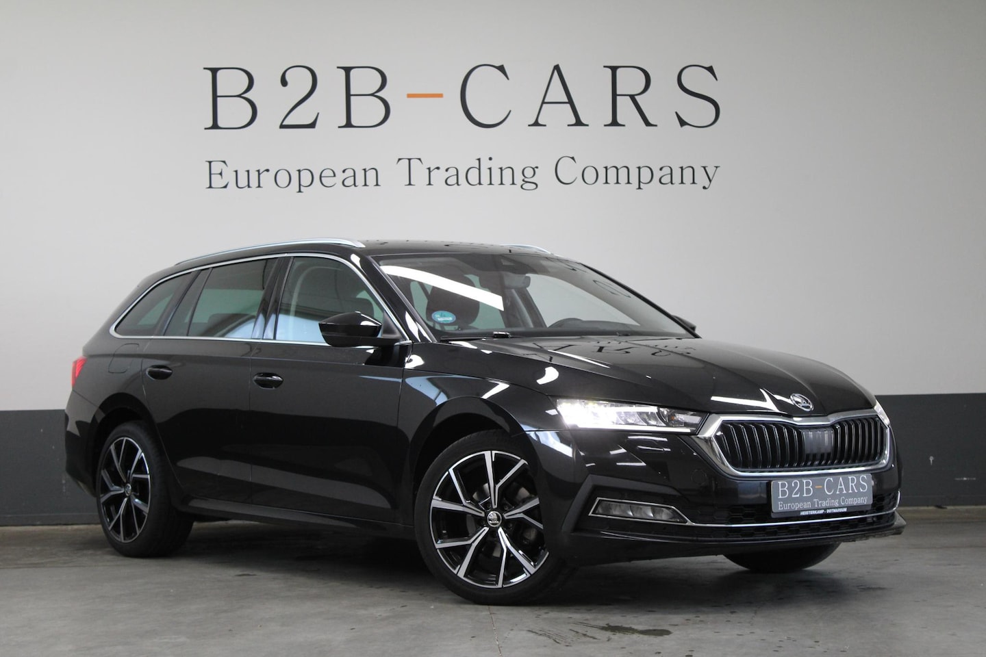 Skoda Octavia Combi - 1.5 e-TSI Ambition | LED | Virtual | Trekhaak - AutoWereld.nl