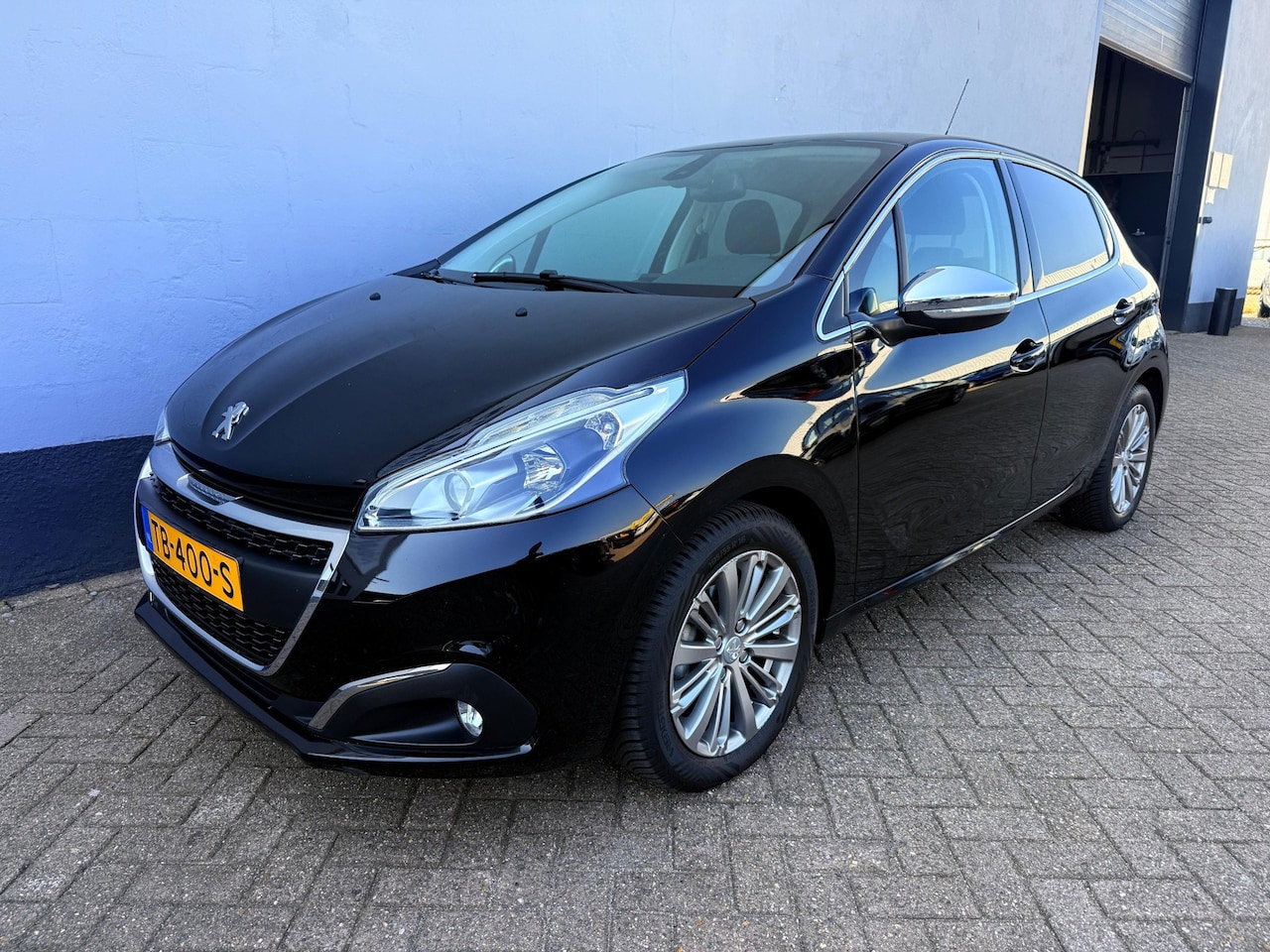 Peugeot 208 - 1.2 PureTech Allure - Achteruitrijcamera - Navigatie - AutoWereld.nl