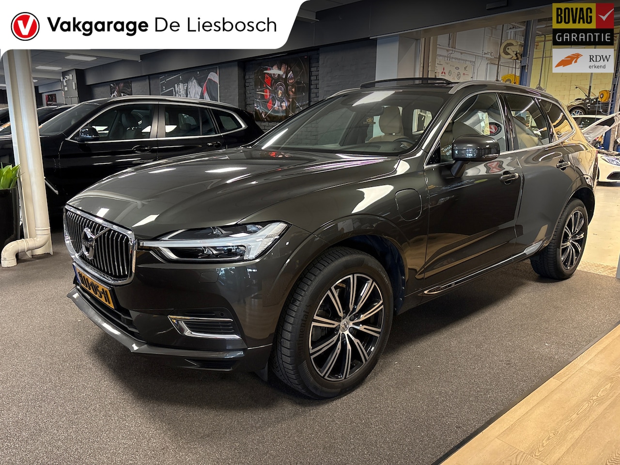 Volvo XC60 - 2.0 T8 Twin Engine AWD Momentum Pro / inscription / pano / trekhaak / leder / carplay - AutoWereld.nl