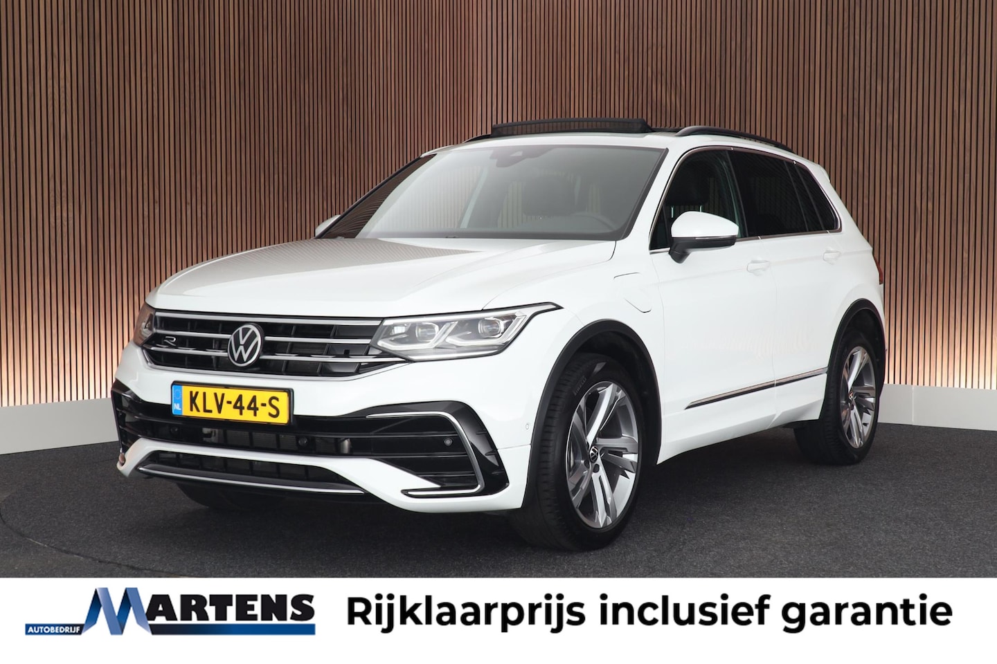 Volkswagen Tiguan - 1.4 TSI 245pk eHybrid R-Line Trekhaak Camera Panoramadak Virtual Cockpit Navigatie - AutoWereld.nl