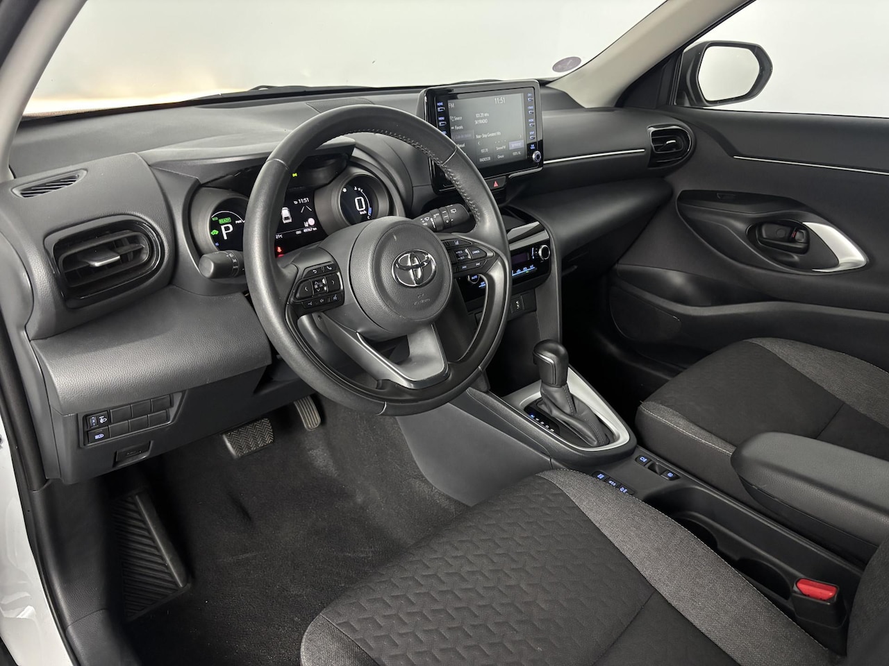 Toyota Yaris Cross - 1.5 Hybrid 115pk Dynamic Business Navigatie | Achteruitrijcamera - AutoWereld.nl