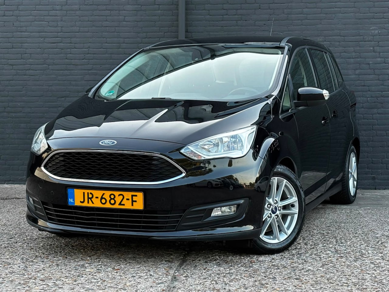 Ford Grand C-Max - 1.0 Trend 7p. TREKHAAK | PDC | NAVI | 7 PERSOONS | CRUISE | NWE APK - AutoWereld.nl
