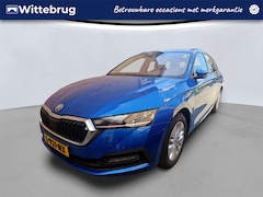 Skoda Octavia Combi - 1.0 e-TSI 110pk Business Edition DSG Automaat App Connect / Parkeersensoren / LED / Elek.