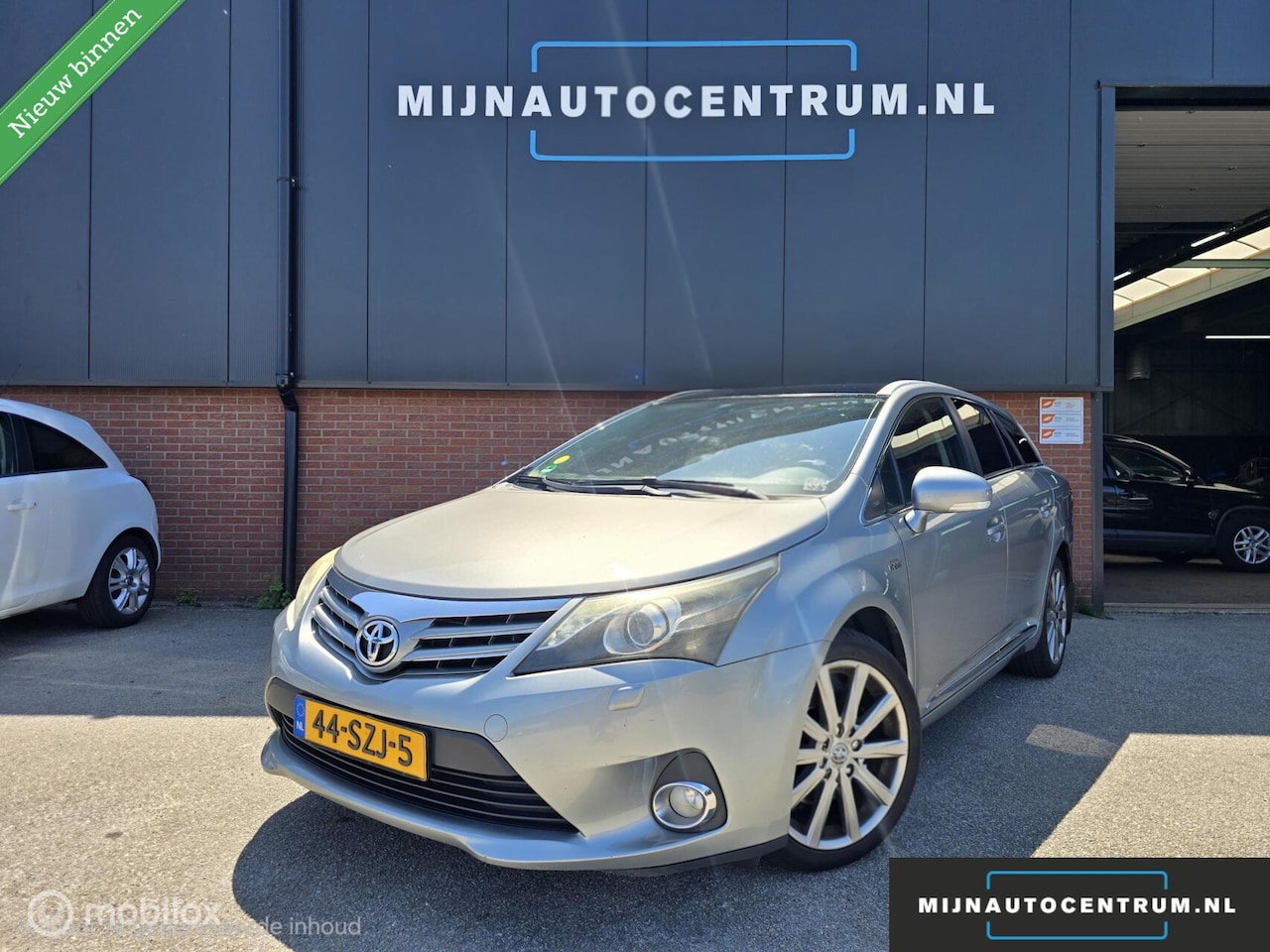 Toyota Avensis Wagon - 2.2 D-4D Executive Business EX BPM - AutoWereld.nl