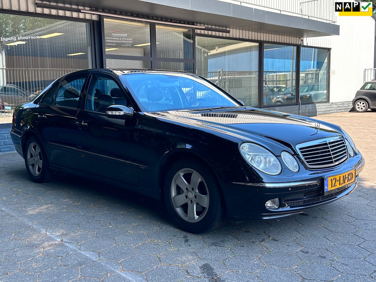 Mercedes-Benz E-klasse - 240 Avantgarde/Airco/Automaat/Leder/ panorama dak/navigatie/ - AutoWereld.nl