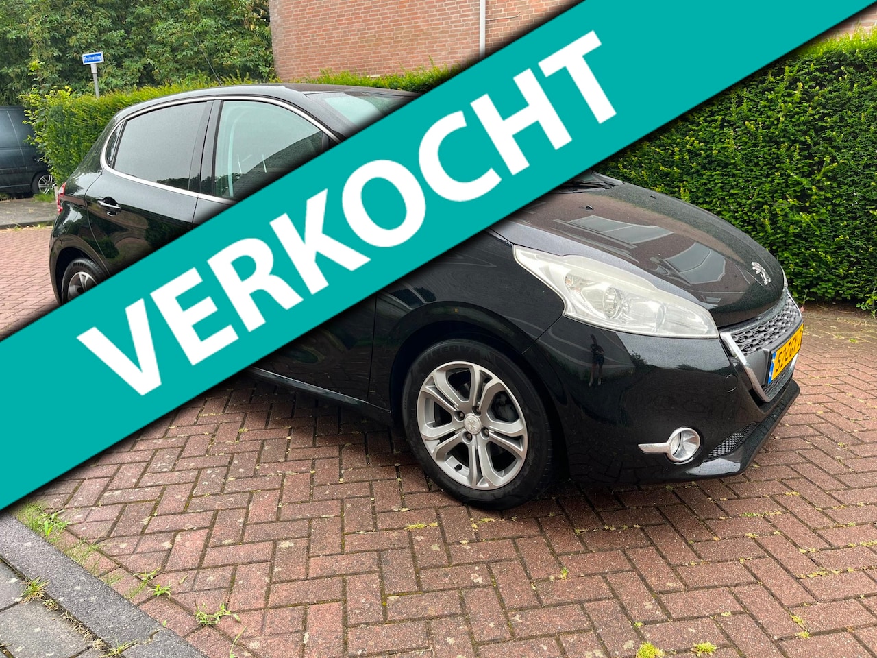 Peugeot 208 - 1.2 VTi Allure|CARPLAY| NIEUWE APK| CRUISECONTROLE| TREKHAAK| - AutoWereld.nl