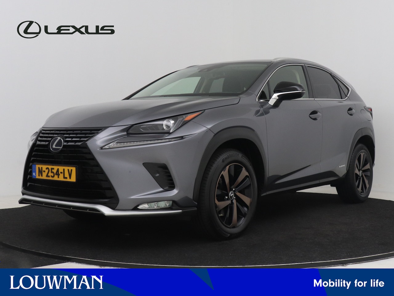 Lexus NX - 300h AWD Premium | Stoelverwarming | Lederen bekleding | Premium uitgevoerd | - AutoWereld.nl