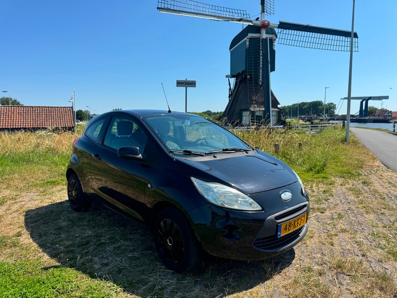 Ford Ka - 1.2 Trend *lange apk* boekjes* black on black* - AutoWereld.nl