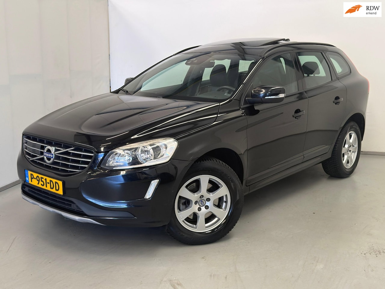 Volvo XC60 - 2.0 D3 FWD / BTW / Pano / Leder / BLIS / Stoelverwarming - AutoWereld.nl