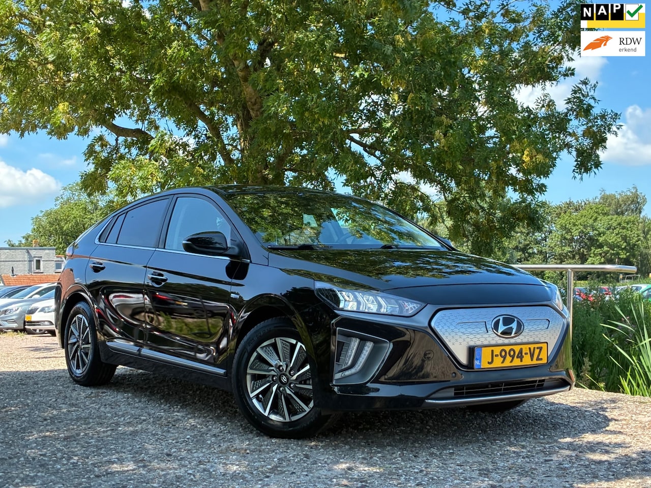 Hyundai IONIQ - Premium EV 38 kWh | SOH 100 % + Leder + Stoel Verw/Koel nu € 16.975,-!!! - AutoWereld.nl