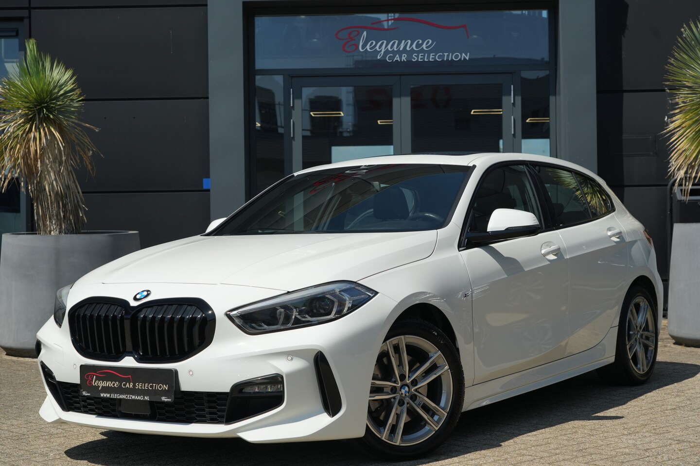 BMW 1-serie - 118i Executive Edition M-Sport 136pk Panoramadak/Navigatie/Stoelverwarming - AutoWereld.nl