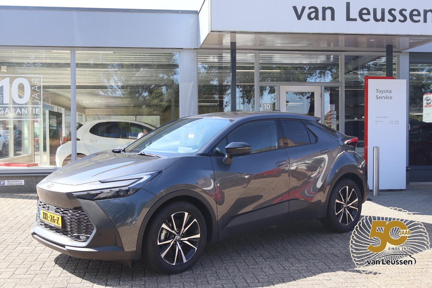 Toyota C-HR - 1.8 HYBRID 140 FIRST EDITION STUUR/STOEL&WISSERVERW. LED SENSOREN V+A NAVI DODEHOEKDETECTI - AutoWereld.nl
