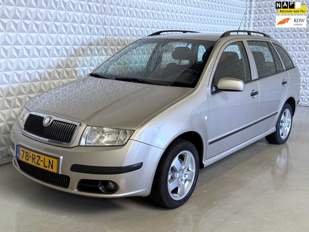 Skoda Fabia Combi - 1.4-16V Elegance Airco/Cruise/TREKHAAK (2005) - AutoWereld.nl