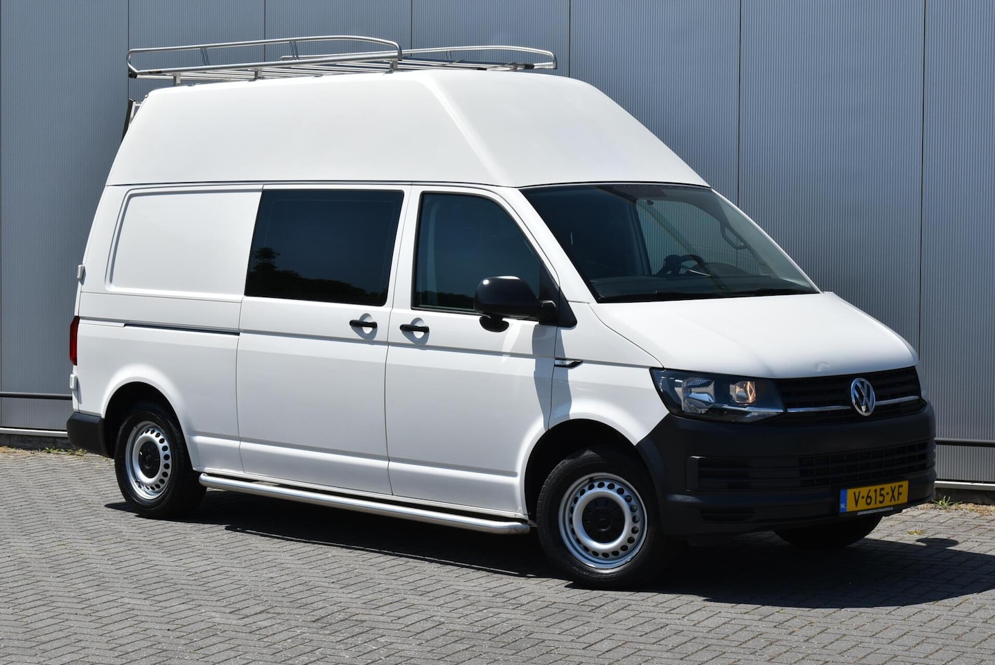 Volkswagen Transporter - 2.0 TSI 150 Pk L2H3 Airco Camera Benzine - AutoWereld.nl