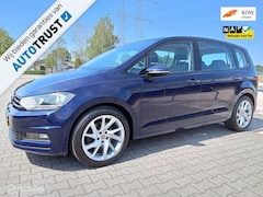 Volkswagen Touran - 1.4 TSI Highline Business R 7p/automaat/clima/navi/trekhaak