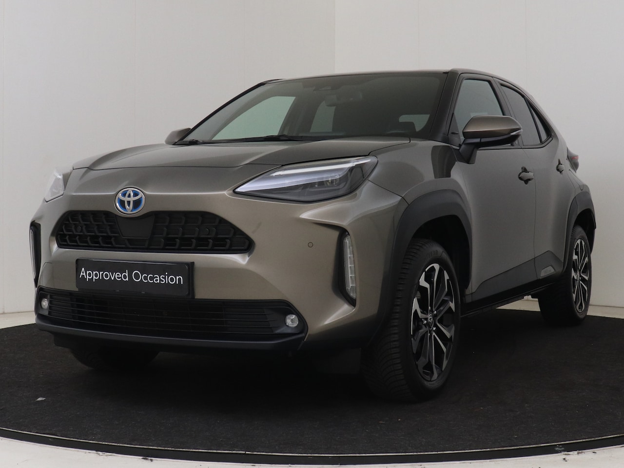 Toyota Yaris Cross - 1.5 Hybrid First Edition + | BTW voertuig | Stoel+Stuurverwarming | Parkeersensoren voor+a - AutoWereld.nl